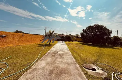 Casa para venda com quintal amplo e piscina em araruama