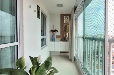 Belíssimo apto com 83m², 3 quartos sendo uma suíte, 2 vagas de garagem