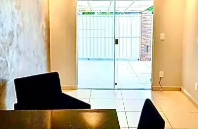 Linda casa em ótima rua  saída no itoupava norte. móveis planejados na cozinha e sala!
