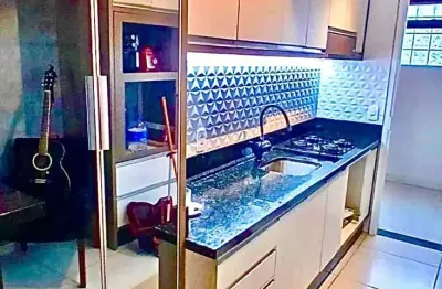 Linda casa em ótima rua saída no itoupava norte. móveis planejados na cozinha e sala!