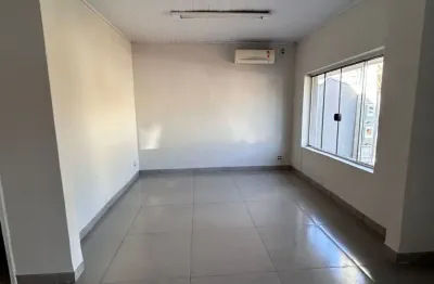 Aluga-se salão comercial no bairro vila ercília - são josé do rio preto/sp r$2.500,00+iptu