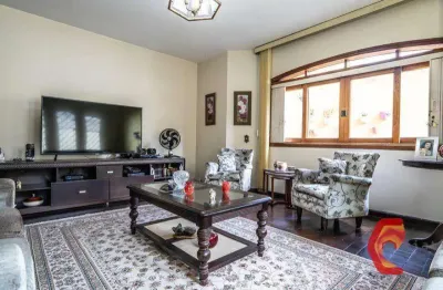 Sobrado espaçoso de 381m² no tatuapé: 6 dormitórios, suíte por r$1.500.000