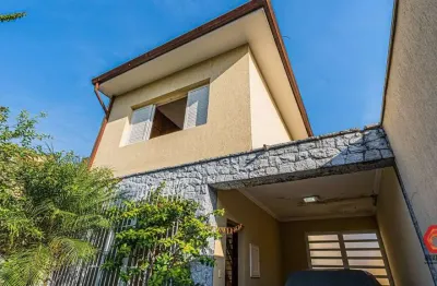 Sobrado com  200 m² , 4 dormitórios sendo 1 suíte e 3 vagas na agua rasa