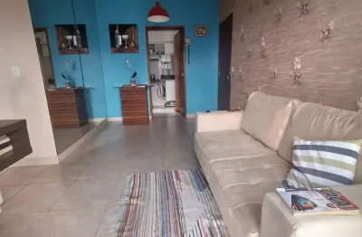 Apartamento no garden club com móveis planejados e vista para piscina