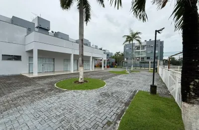 Apartamento no garden club com móveis planejados e vista para piscina