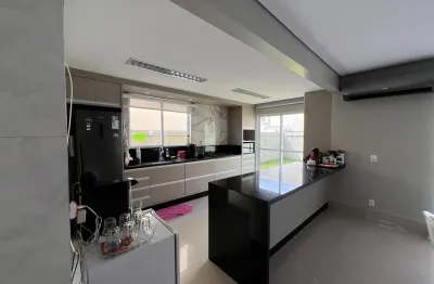 Sobrado no condomínio residenciala volpi 1 – estrada do santo antônio.