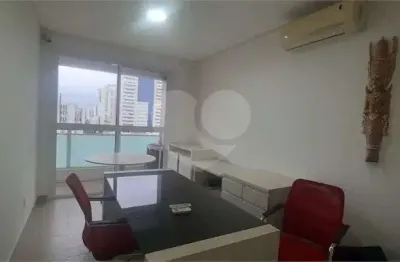 Casa à venda na Avenida Conselheiro Nébias, Boqueirão, Santos