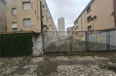 Casa à venda na Avenida Affonso Penna, Aparecida, Santos