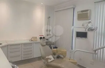 Sala comercial à venda na Avenida Almirante Cochrane, Aparecida, Santos