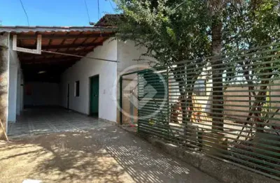 Casa com 3 quartos para alugar na Avenida Bacuri, Casa 2, Parque Santa Rita, Goiânia