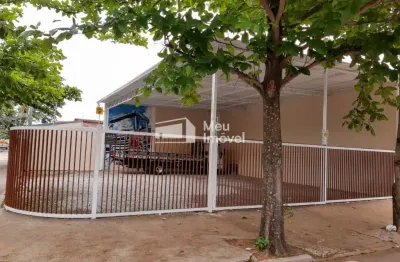 Terreno de esquina 225 m² com cobertura no parque industrial – versátil para uso comercial ou residencia
