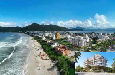 Cobertura com piscina e vista panorâmica da praia do mariscal em bombinhas sc