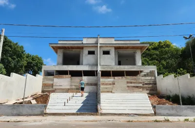 Sobrados com edícula e ampla área externa à venda no aristocrata