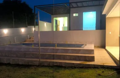 Linda casa de alto padrão em arniqueira – condomínio fechado.