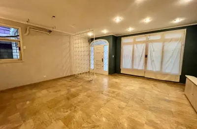 Sobrado com 4 quartos e espaço gourmet para alugar no gonzaga, santos