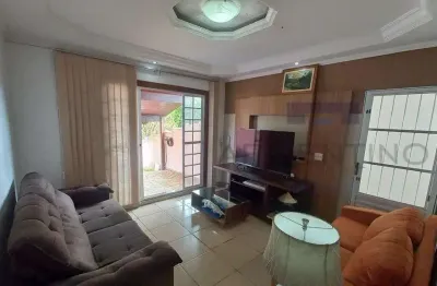 Casa térrea com lazer na cobertura e vista para a serra mogi das cruzes.