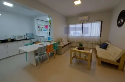 Apartamento mobiliado e reformado a 15 metros da Praia do Tombo - Guarujá/SP