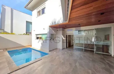 Linda casa à venda no condomínio real park próxima ao lago!