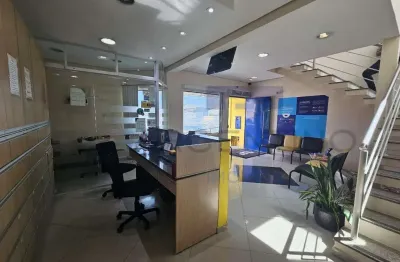 Prédio comercial em brás cubas com 9 salas e 4 banheiros - 233m² de construção