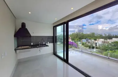 Casa contemporânea de alto padrão com espaço gourmet e área verde.