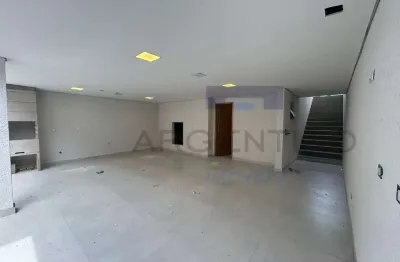 Casa com 3 dormitórios, suíte, salão gourmet e amplo quintal!