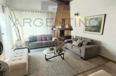 Casa de alto padrão com 4 dormitórios e espaço gourmet na vila oliveira!