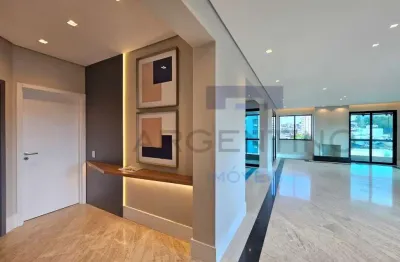 Apartamento reformado de alto padrão no edifício portinari