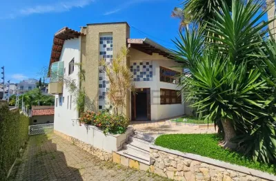 Sobrado com ambientes sofisticados e área de entretenimento exclusiva!