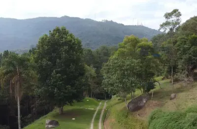Lindo sítio na subido para o pico do urubu, em mogi!