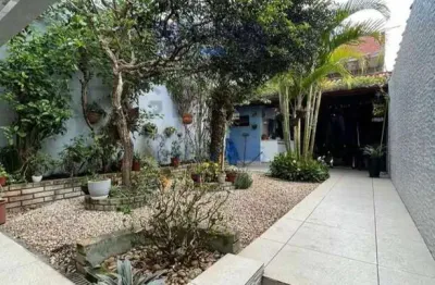 Sobrado em cesar de souza: 3 quartos, área gourmet e jardim encantador.
