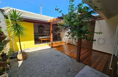 Casa com 3 quartos à venda na Rua Quatro, Residencial Colinas, Mogi das Cruzes