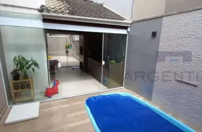 Lindo sobrado com piscina e area gourmet em rua tranquila