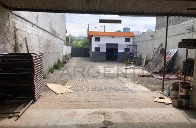 Belíssimo galpão na henrique peres a venda, localização perfeita pra negócios.