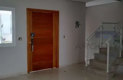 Lindo sobrado á venda no condominio parque das figueiras