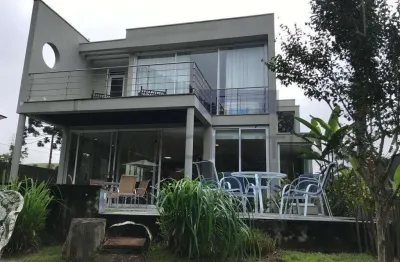 Linda casa em condominio fechado em mogi das cruzes