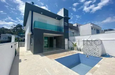 Belíssima casa no mosaico da serra! venha conhecer!