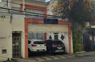 Casa comercial para investidor!! excelente localização.