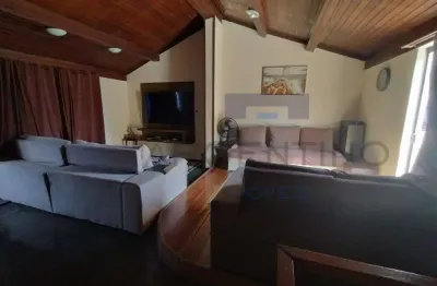 Casa reformada com 3 dormitórios em localização privilegiada!