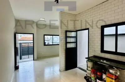 Linda casa térrea com ótimo padrão de acabamento, ideal para quem busca praticid