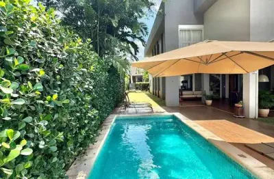 Sobrado à venda com 5 suítes e 360 m² de construção no Jardins Verona, Goiânia, GO