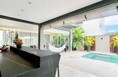 Sobrado a venda com 5 suites e 390m2 no Alphaville Araguaia, Goiânia-GO