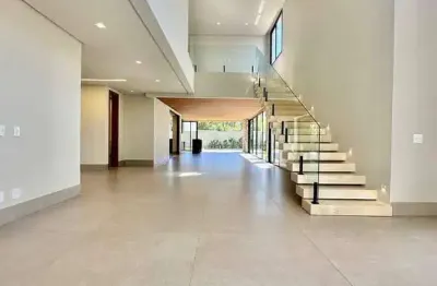 Sobrado à venda com 392m² de construção, 4 suítes no jardins verona goiânia go