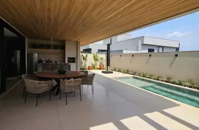 Sobrado à venda, 300m2, 3 suítes, no Jardins França, Goiânia, GO.