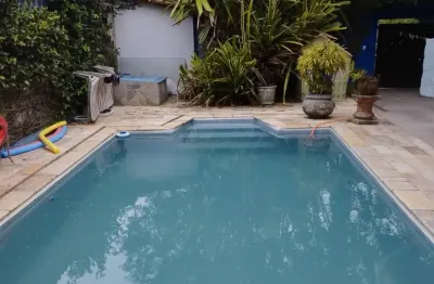 Lindo sobrado com piscina com ótima localização. oportunidade única!