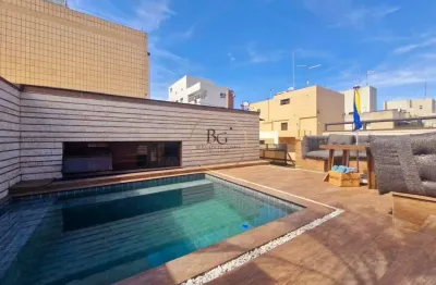 Cobertura próxima a praia, reformada com piscina e churrasqueira.