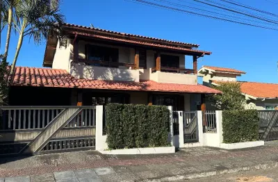 Residência estilo tradicional no centro de garopaba