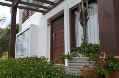 Maravilhosa residência estilo moderno em garopaba para quem busca conforto e praticidade