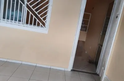 Casa duplex reformada 2 quartos com suíte em maracanaú