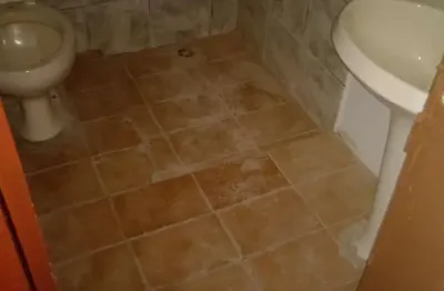 Casa com 2 quartos para alugar na Rua São Pedro, Vila Alto da Cruz III, Colombo