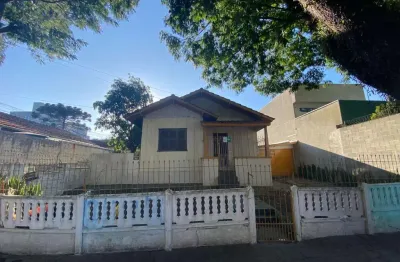 Casa com 3 quartos para alugar na Rua Nicarágua, 477 - (Frente), Bacacheri, Curitiba